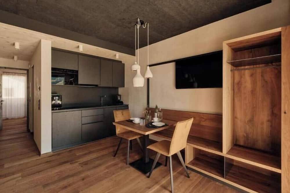 1-Bedroom Chalet with Panoramic Views – Adults Only in Terlano, Alpi Sarentine