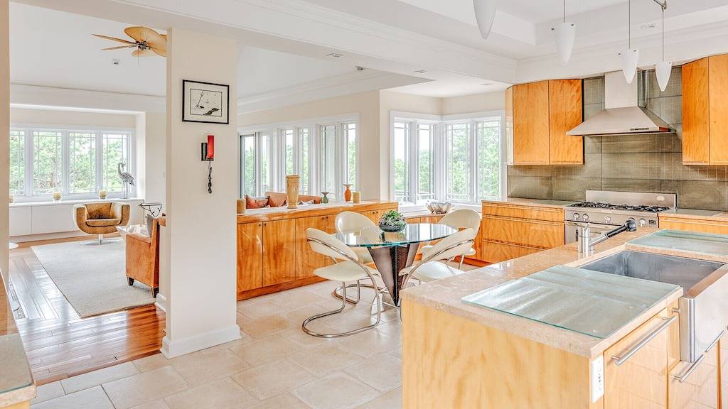 Bordering 130 Acre Preserve, Heated Gunite Pool, Eat-In Chefs Kitchen in Napeague, North Fork