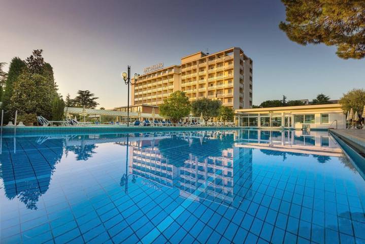 Hotel, con Balcone e Terrazza nonché Giardino e Piscina a Montegrotto Terme