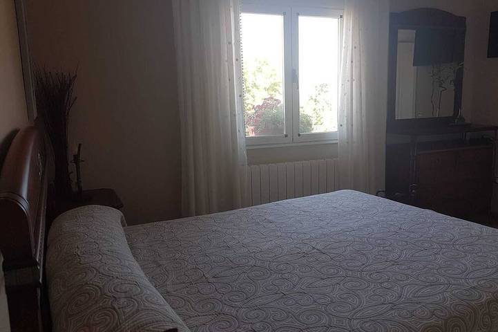 Rural House The Willow. 2.5 km from the city of Cuenca. Groups of up to 23 people in Cuenca, Cuenca Provinz