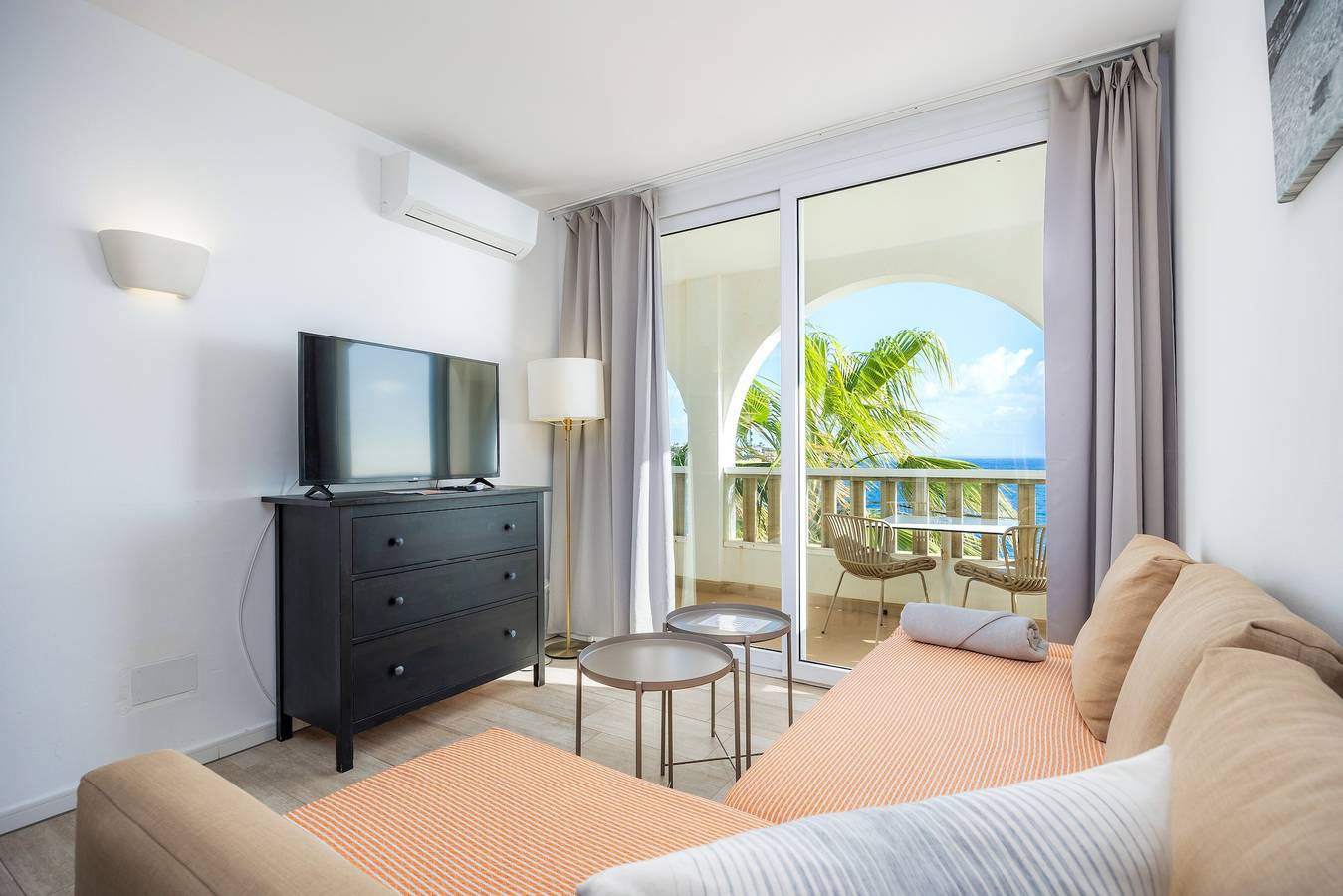 Apartment 'Sea View Room 205' with Shared Pool, Wi-Fi and Air Conditioning in Portocolom, Felanitx