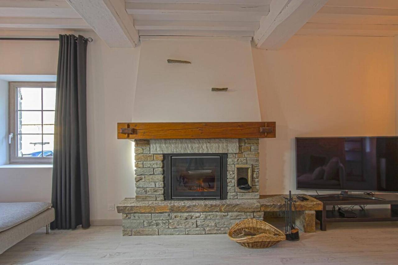 Five-Bedroom House in Lingèvres, Région de Bayeux