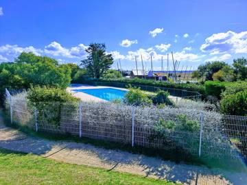 Gîte pour 5 personnes, avec piscine et terrasse dans Kerjouanno