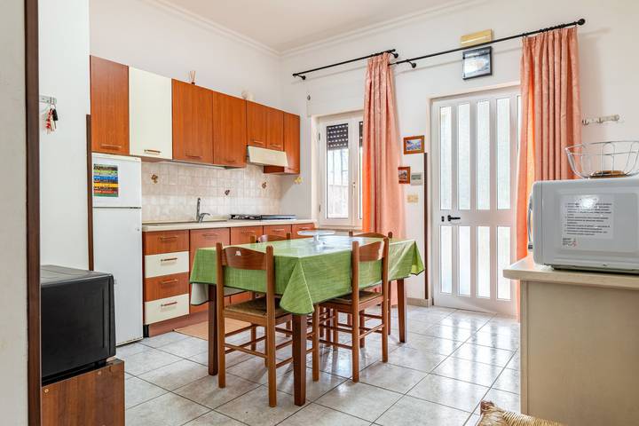 Apartamento entero, Apartamento 'Oasi' con terraza privada, Wi-Fi y aire acondicionado in Torre Santa Sabina, Carovigno