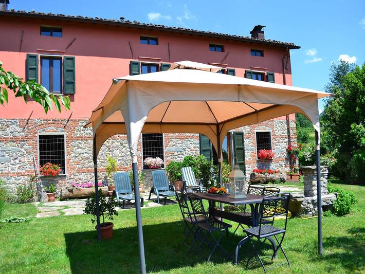 Location de vacances pour 12 personnes, avec Jardin à Castiglione di Garfagnana