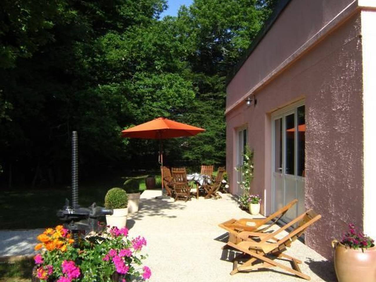 Casa tranquila con futbolín, cerca de Guédelon y viñedos in Saint-Amand-en-Puisaye, Nièvre