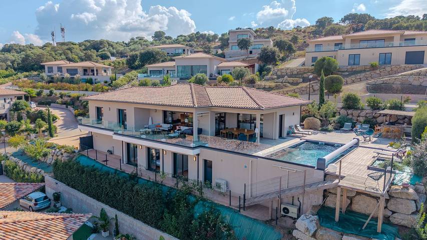 Appartement de vacances pour 12 personnes, avec vue et piscine, adapté aux familles