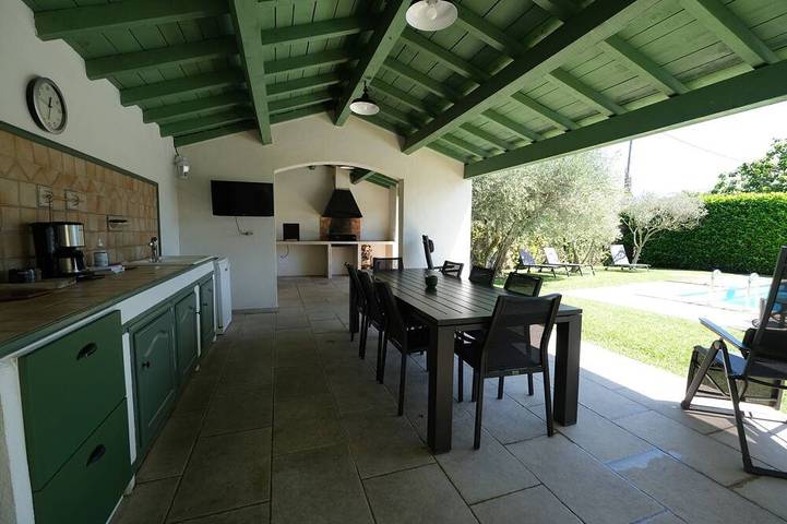 Villa pour 8 personnes, avec jardin ainsi que balcon et piscine à Arles