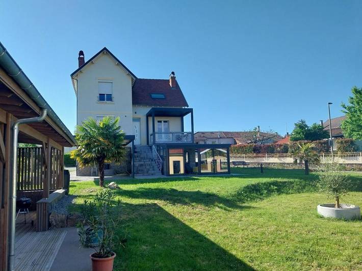 Hôtel pour 2 personnes, avec Terrasse et Jacuzzi ainsi que Jardin et Piscine à Saint-Étienne-de-Maurs
