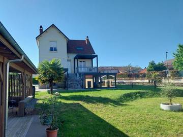 Hôtel pour 3 personnes, avec jacuzzi et jardin ainsi que terrasse et piscine à Saint-Étienne-de-Maurs