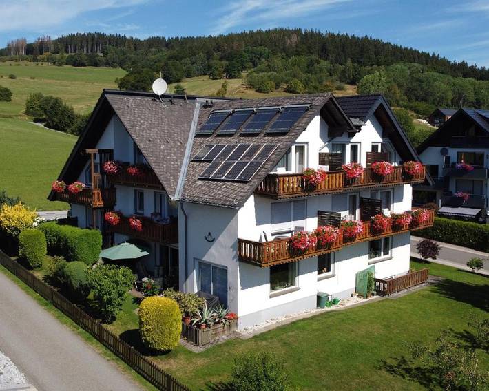 Bnb für 3 Personen, mit Balkon und Terrasse sowie Garten und Ausblick in Willingen