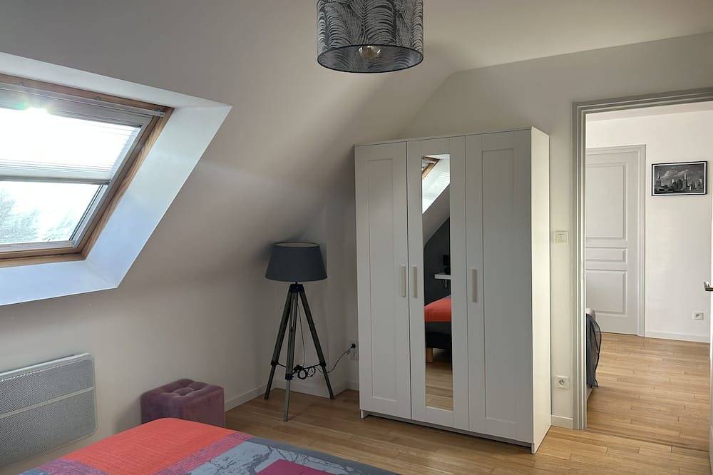 Maison Avec Piscine, 4 Chambres - 10 Personnes in Plouharnel, Côte des Mégalithes