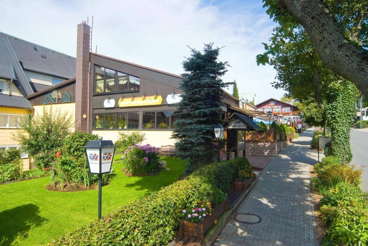 Hotel Thüringenschanze in Oberhof, Rennsteig (weg)