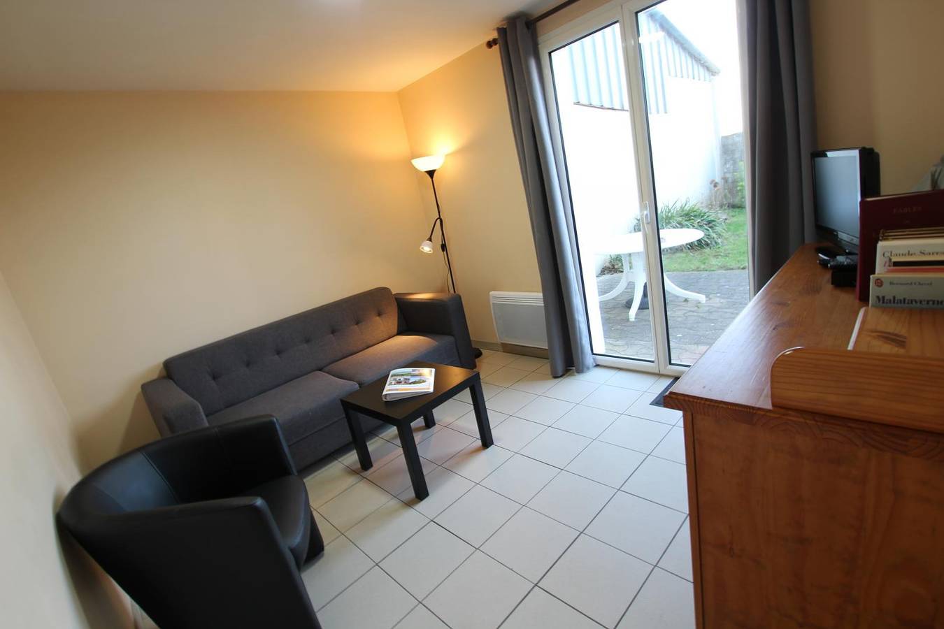 Cozy Gite Near Beach with Garden & Animals in Surtainville, Côte de la Déroute