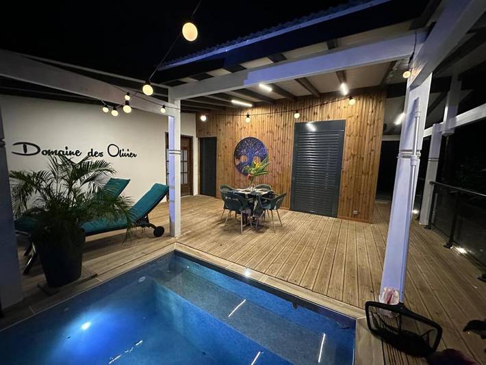 Location de vacances pour 4 personnes, avec piscine ainsi que vue et jardin dans Plage de Ferry - 4