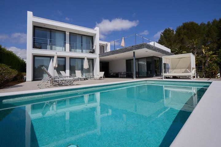 Location de vacances pour 8 personnes, avec piscine et terrasse à Cala Llenya - 4