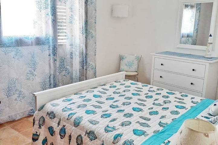 Position dominante de la maison sur la mer avec jardin in Cala Caterina, Villasimius