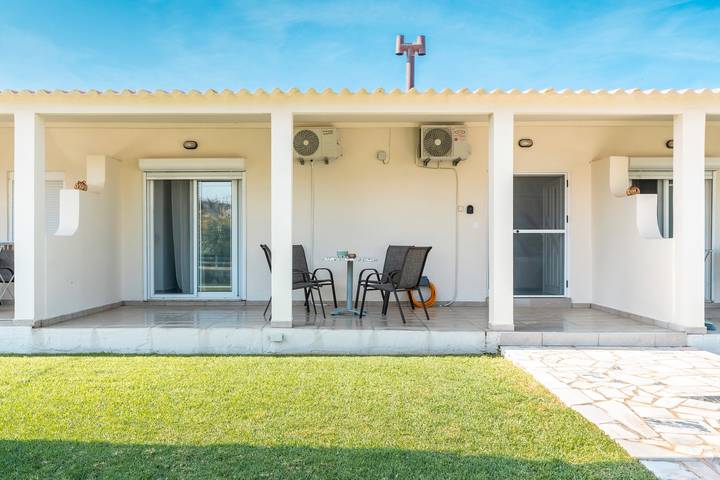 Location de vacances pour 4 personnes, avec jardin dans Rhodes