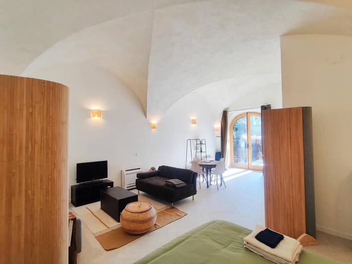 Gîte pour 4 personnes, avec jardin à Neuville-sur-Saône