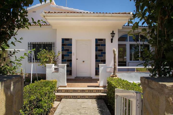 Finca für 6 Personen, mit Pool und Terrasse sowie Ausblick, mit Haustier in Benicarló