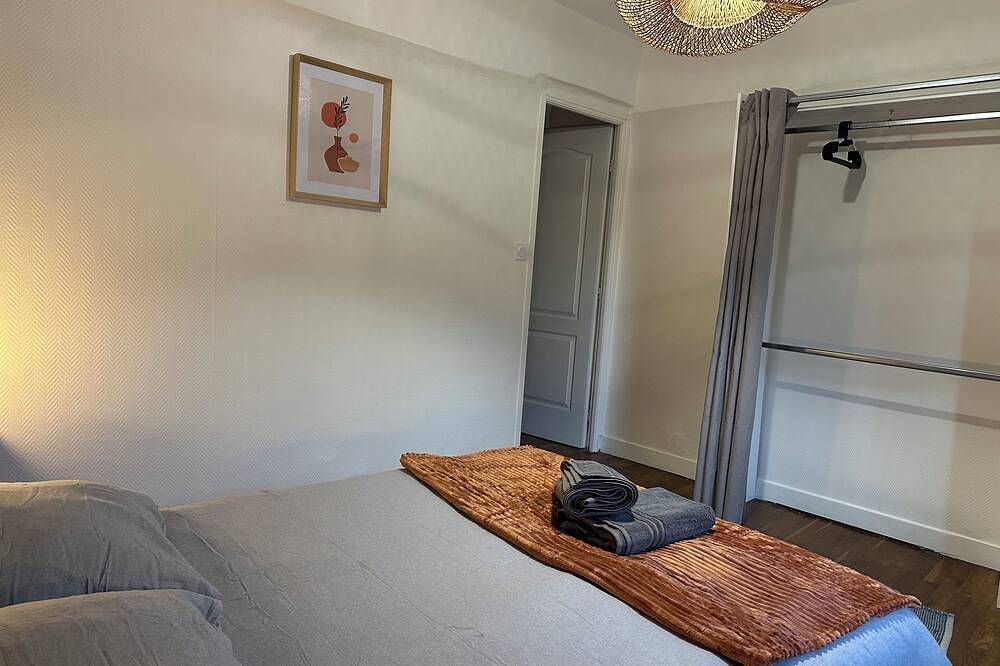 Entire apartment, Between les Marais and Cathedral in Bourges, Bourges region