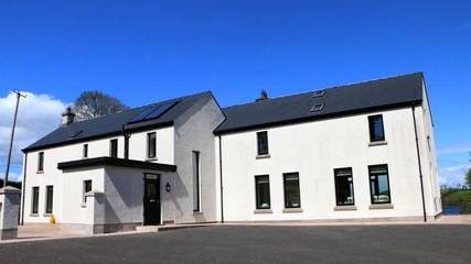 Cottage pour 8 personnes, avec vue ainsi que jardin et vue sur le lac, animaux acceptés dans Monaghan