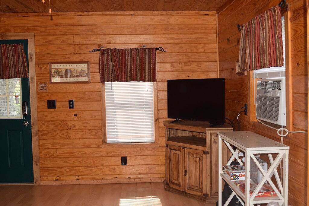 Gemütliche Hütte auf dem Wasser !!! in Lake Ouachita