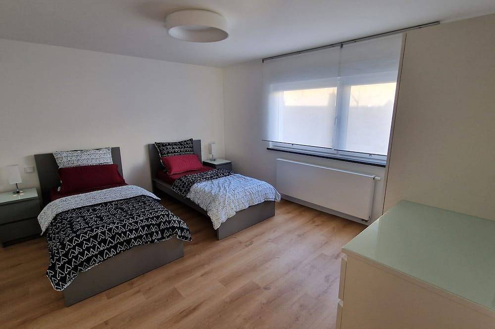 Ganze Wohnung, Moderne neu erstellte Ferienwohnung mit großem überdachtem Balkon und Ausblick in Wilnsdorf, Kreis Siegen-Wittgenstein