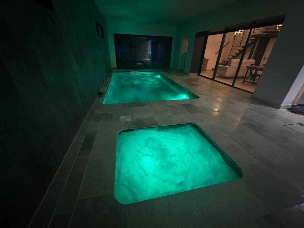 Émotion spa84 Appart piscine intérieur et jacuzzi in Mondragon, Vaucluse
