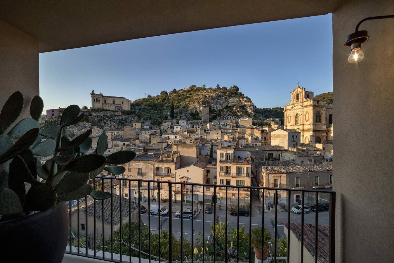 Apartamento vacacional entero, Beautiful Holiday Apartment in Scicli with Furnished Terrace and Beautiful View in Scicli, Provincia de Ragusa