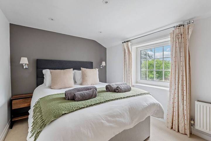 Lymington Retreat with Garden in Lymington, Hampshire