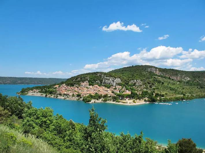 Location de vacances pour 6 personnes, avec Balcon et Jardin à Bauduen