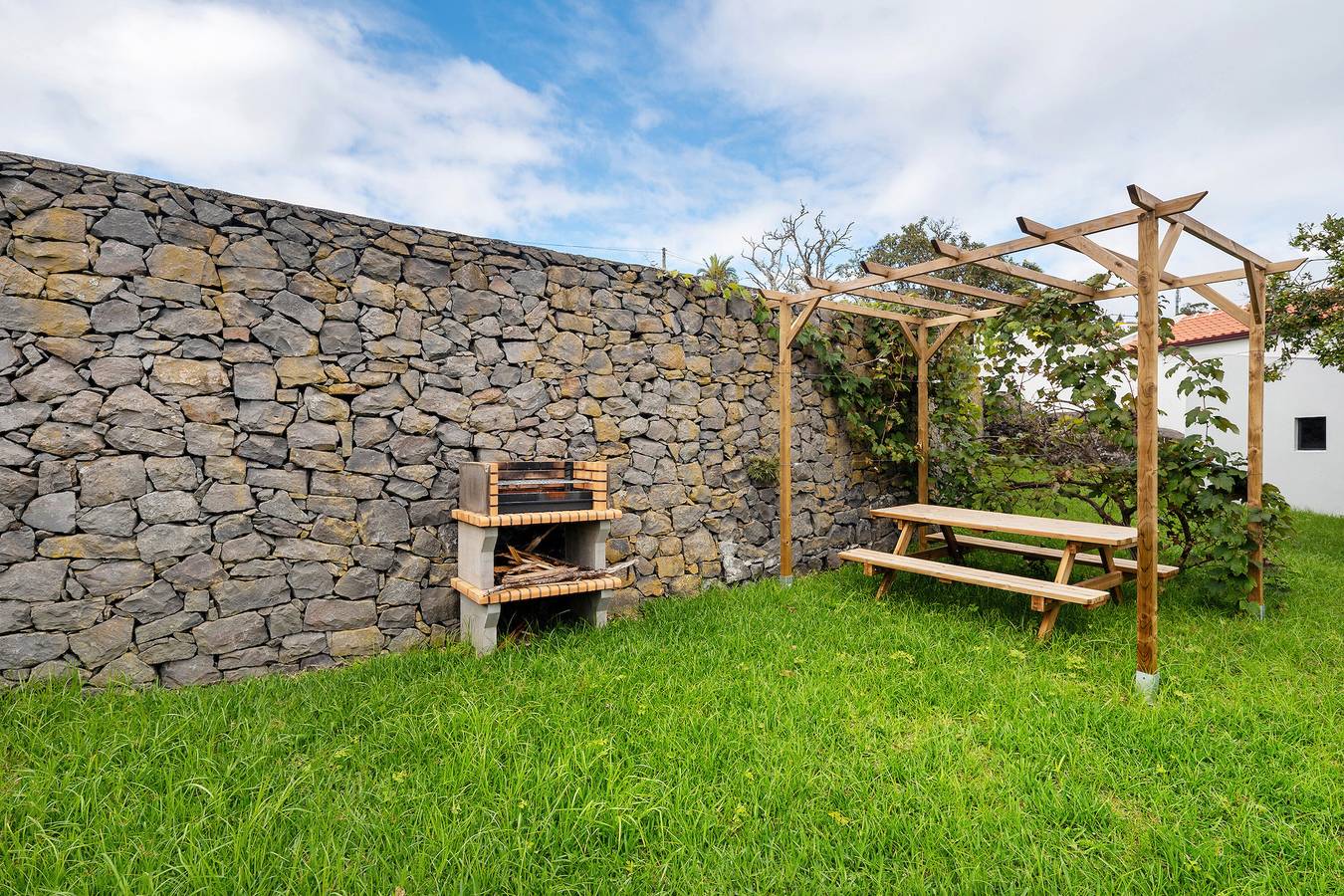 Casa de vacaciones 'Das Almas' con vistas a la montaña, Wi-Fi y aire acondicionado in Angra do Heroísmo, Terceira (Azores)