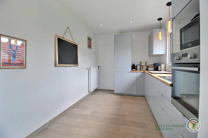 Gîte pour 8 personnes, avec jardin et terrasse dans Plage de la Ville Berneuf - 4