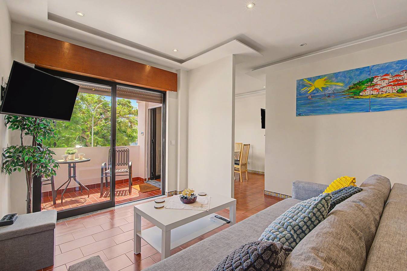 Ganze Wohnung, Apartment 'Good Vibes Quarteira' mit Balkon, Wlan und Klimaanlage in Cavacos, Quarteira