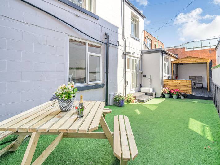 Log cabin for 10 people, with garden in Blackpool