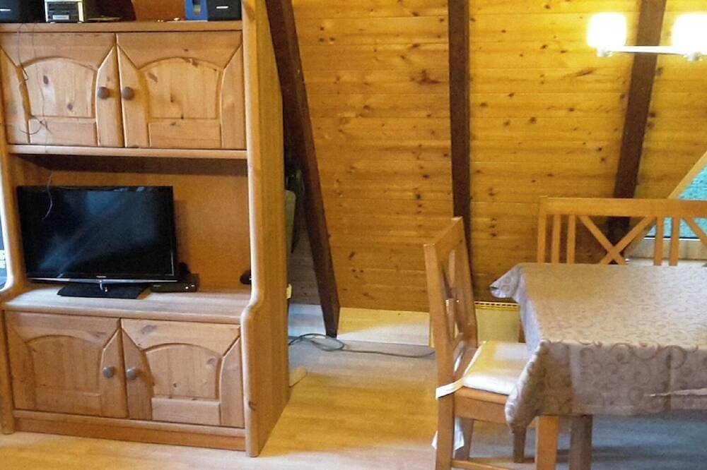 Nurdachhaus im Pfälzer Wald für bis zu 6 Personen mit Terrasse, Garten und Wlan in Gossersweiler-Stein, Trifelsland