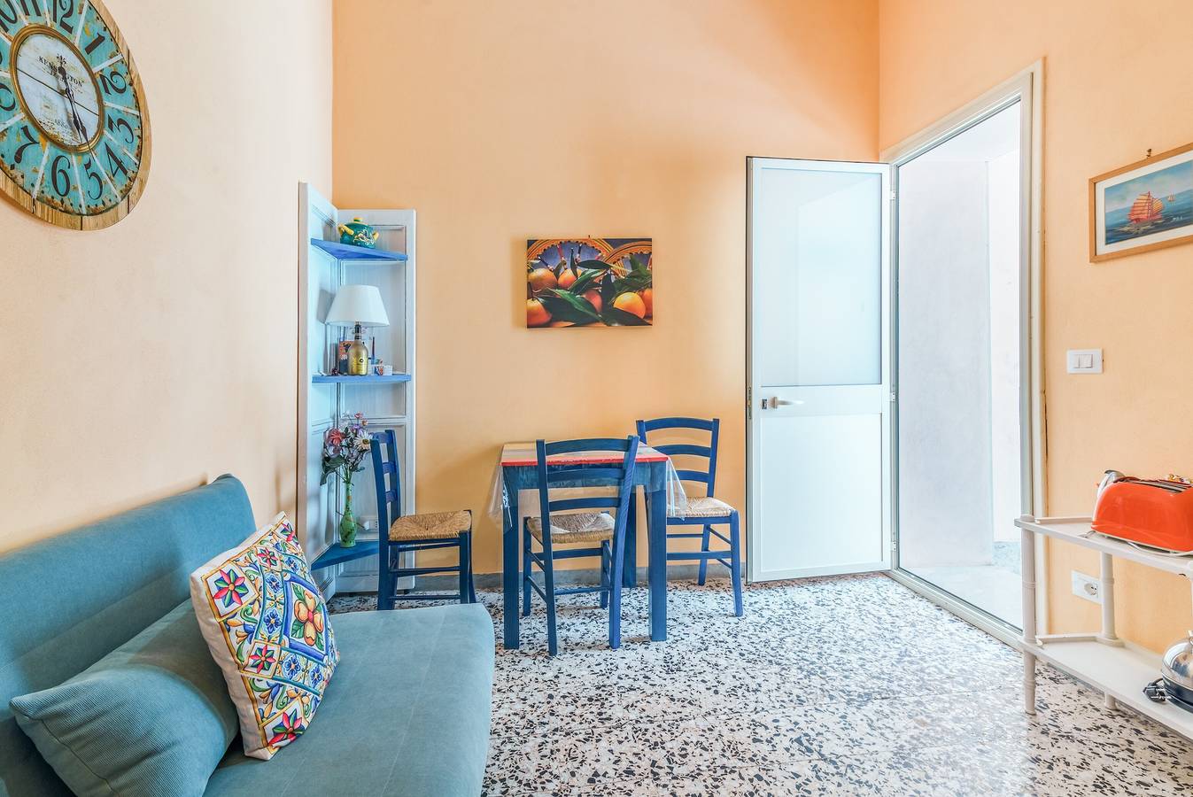 Ganze Wohnung, Ferienwohnung 'Sagola' in der Nähe dem Strand mit Terrasse & Wlan in Spiaggetta di Cala Rossa, Syrakus