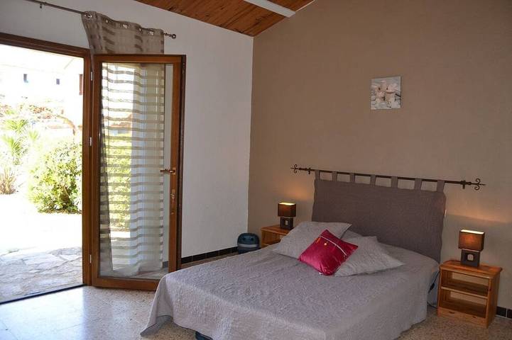 Gîte pour 3 personnes, avec jardin et piscine à Saint-Dézéry - 3