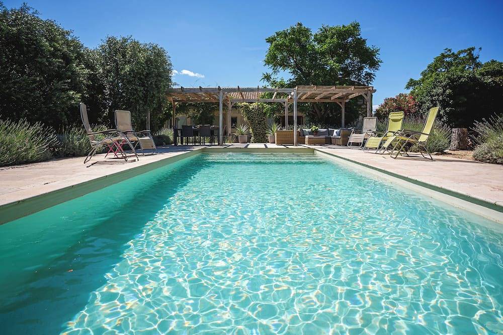 Entire apartment, Stunning Gite with Private Pool and Large Garden in Neffiès, Béziers region