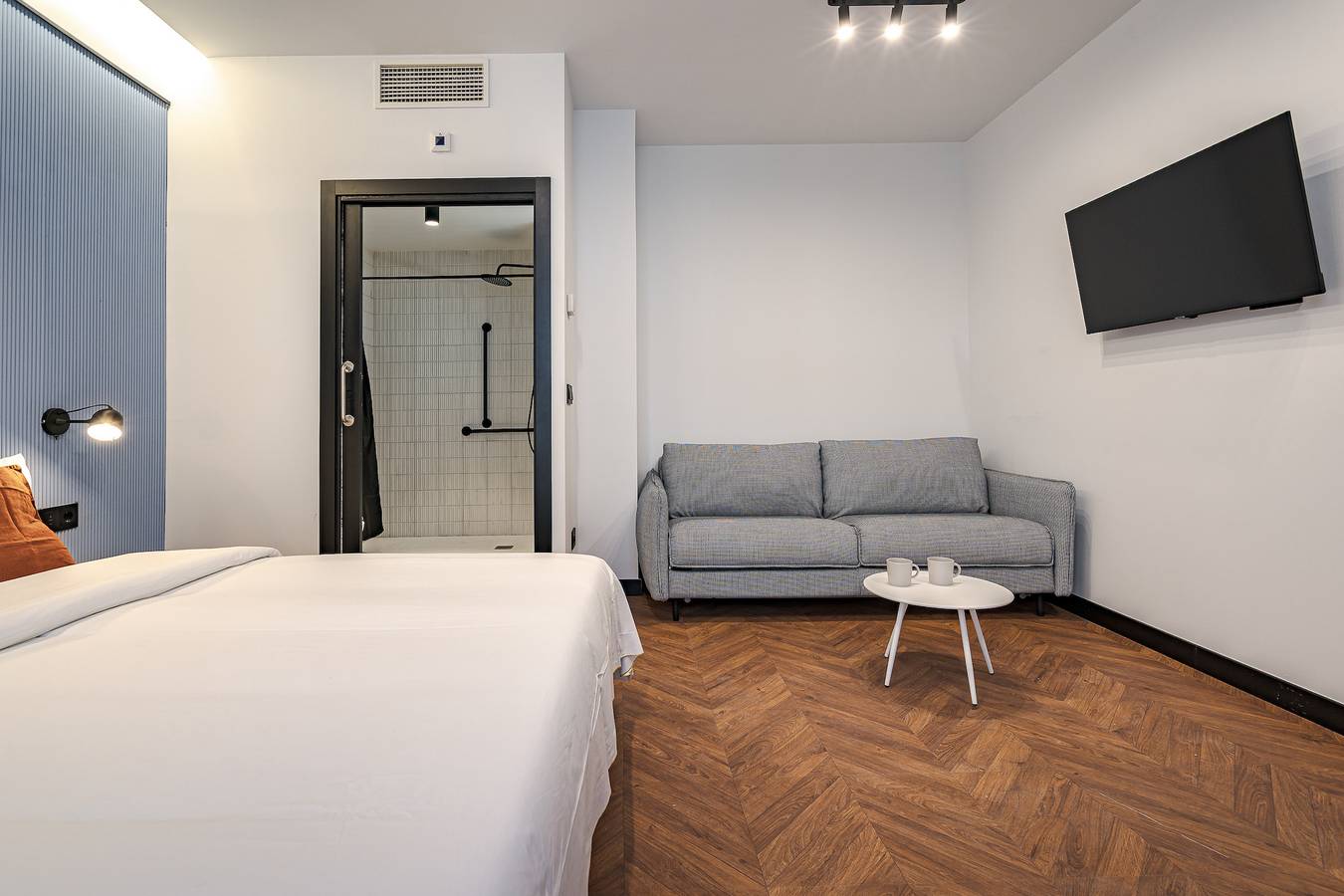 Geheel appartement, Style | Triple Accessible Suite in Madrid, Área Metropolitana de Madrid
