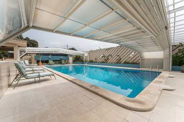 Gîte pour 2 personnes, avec jardin et piscine dans Angeiras