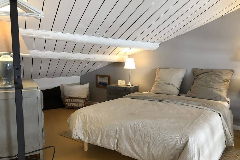 Entire apartment, La Calade. Gite in the historic heart of a medieval village. in Montpezat (Languedoc-Roussillon), Nimes region