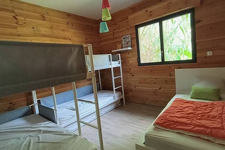 Villa-Übergroß-Ensuite mit Dusche-Gartenblick in Le Porge, Regionaler Naturpark Médoc