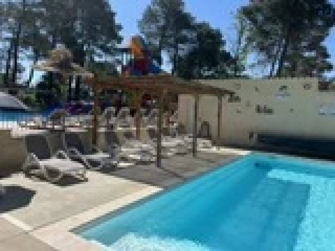 Zecamping 3* piscine chauffée mobil-home Tv Lv clim 29m2 in Bollène, Vaucluse
