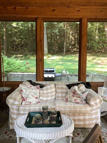 Log Cabin for 6 Guests in Swanzey, New Hampshire, Picture 2