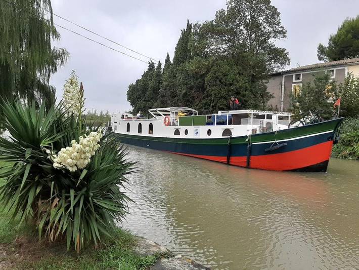Bateau pour 2 personnes, avec vue sur le lac ainsi que vue et terrasse dans Occitanie - 4