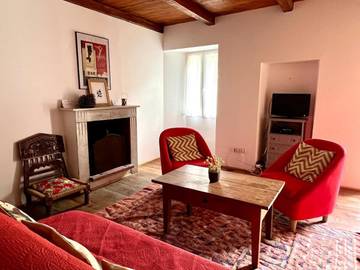 Gîte pour 4 personnes, avec terrasse ainsi que vue sur le lac et vue à Lozzi