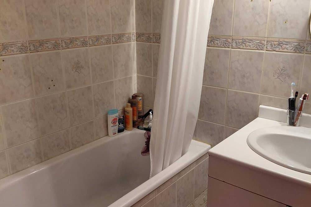 Appartement entier, Logement au cœur du village avec balcon in Saint-Agrève, Parc naturel régional des Monts d'Ardèche