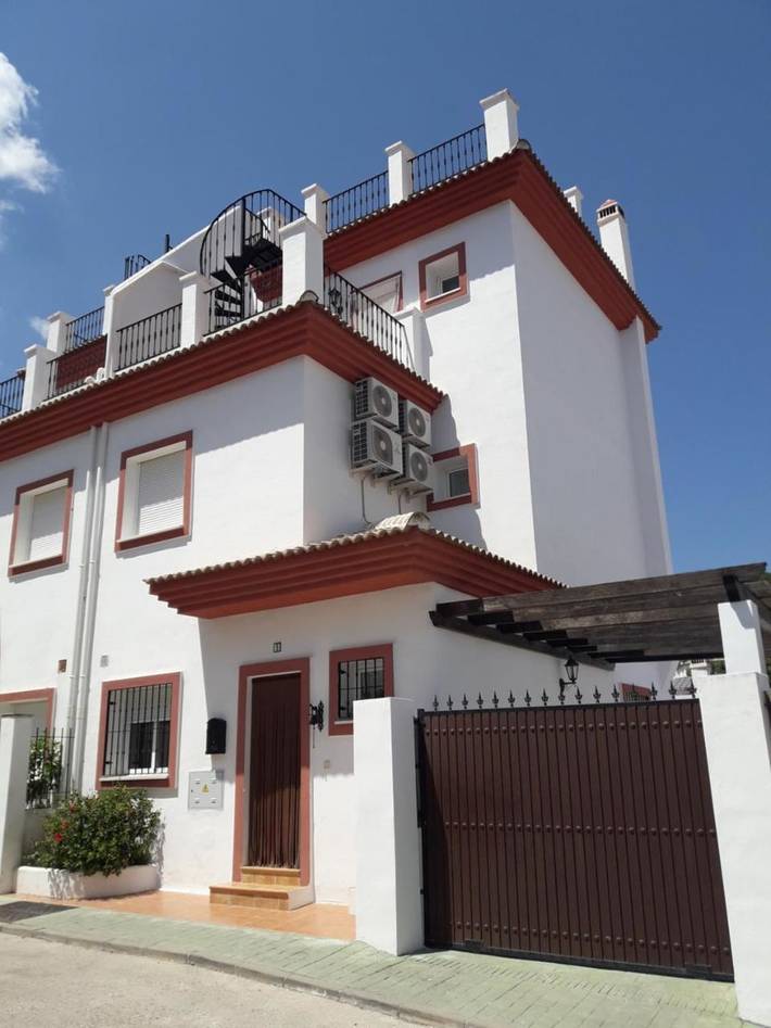 Apartamento para 6 personas, con Balcón y Terraza además de Piscina y Vistas en Tolox